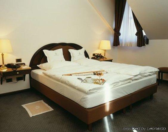 Hotel Kasteel Solhof Aartselaar Zimmer foto